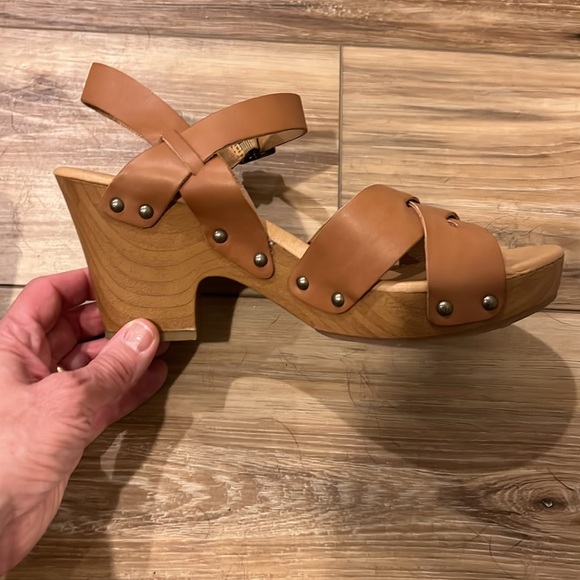 Korks by Kork-Ease platform sandal with wood block heel. - Picture 2 of 3